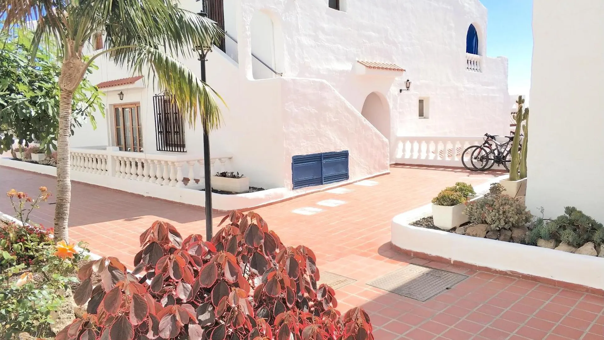 Port Royal Lounge Terrace, One Bedroom Apartment, Heated Pool, Wifi Los Cristianos  Spanien